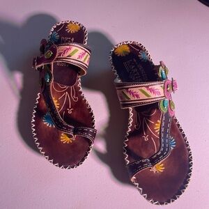 L’ Artiste by Spring Step in SZ Eu40/7 are NWOT sandals are beautiful